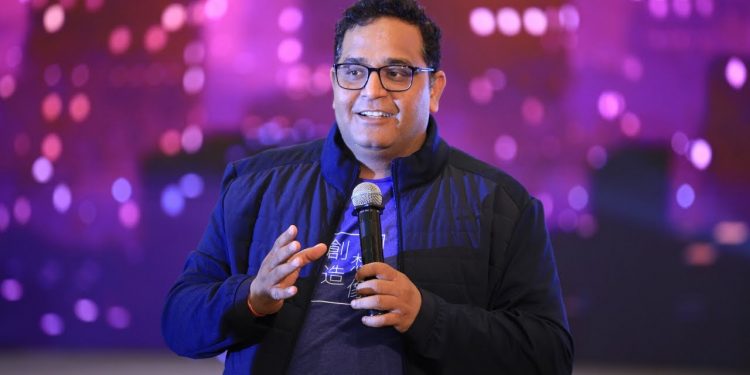 Vijay Shekhar Sharma enthralls the crowd with his wit